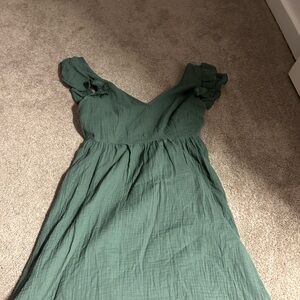 Elegant Green Dress with Ruffled Sleeves